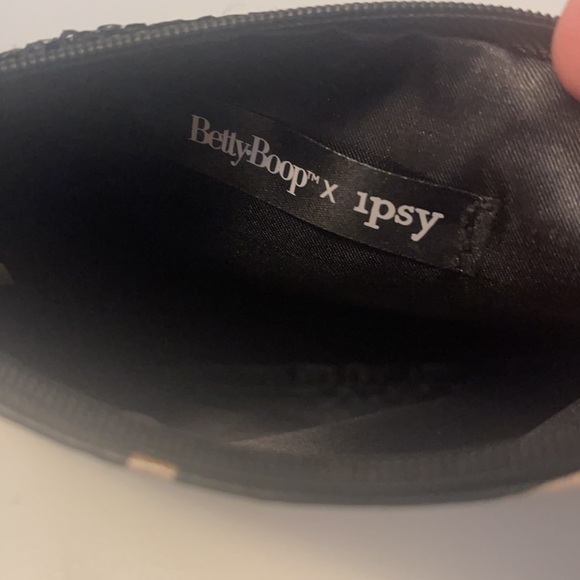Ipsy Betty Boop makeup bag - Picture 3 of 4